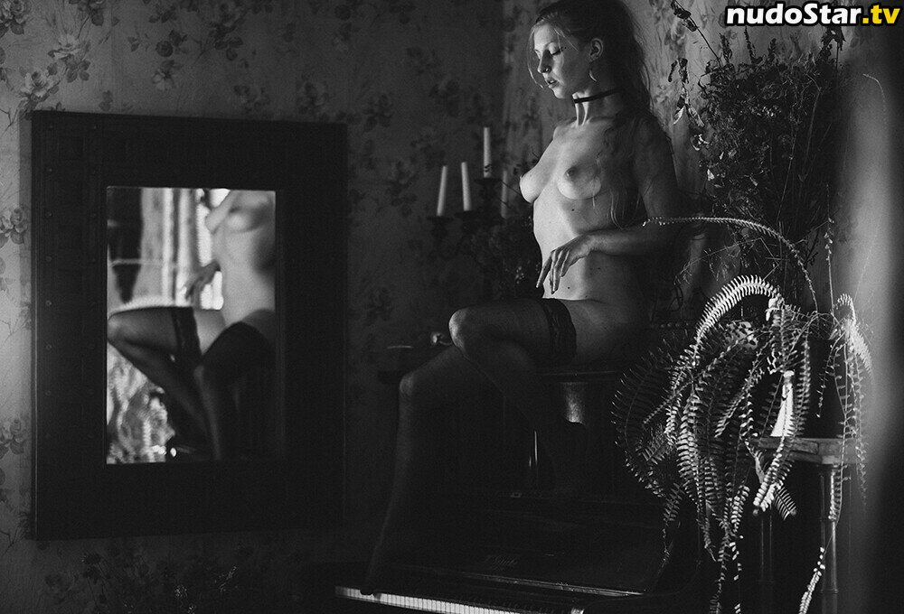 thinloth Процурела Гола OnlyFans Фотографија #12